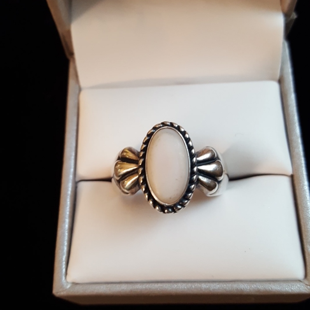 Beautiful sterling ring size 7.5